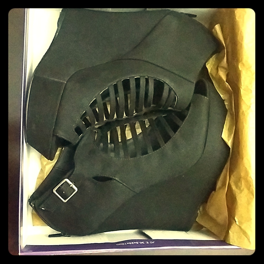 Brand New Black Madden Girl Wedges